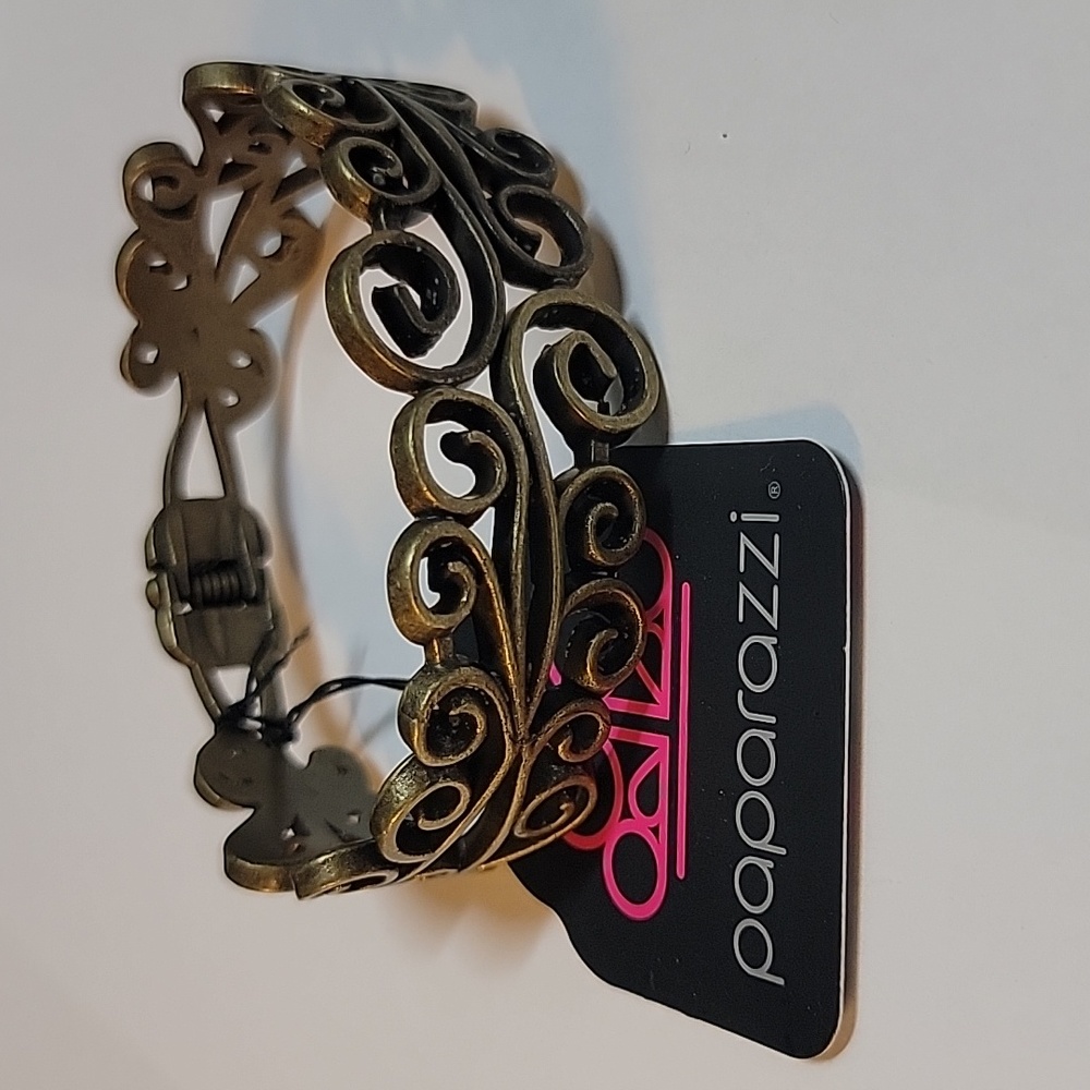 Paparazzi brass bracelet